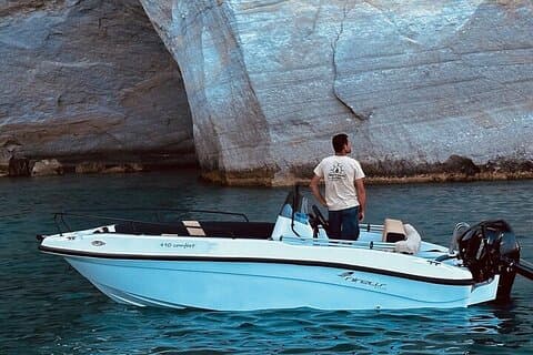 Aanpasbare privébootcruise van een halve dag op Milos