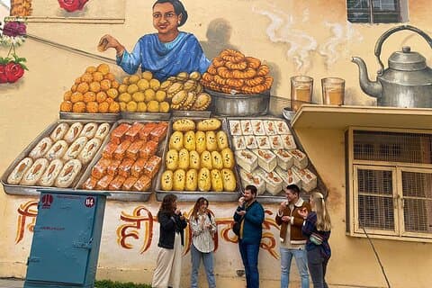 Delhi Street Art Walk in Lodhi Art District with Chai & Food