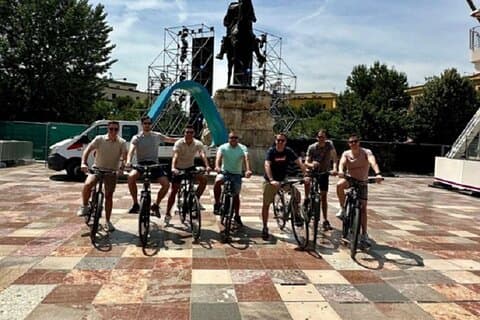 Tirana-Radtour, Geschichte, Kultur und Besuch des künstlichen Sees