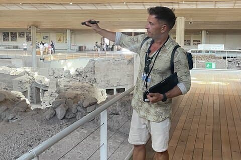 考古学者によるアクロティリのプライベートガイドツアー