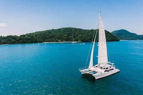 Excursión privada en catamarán por la mañana en Phuket
