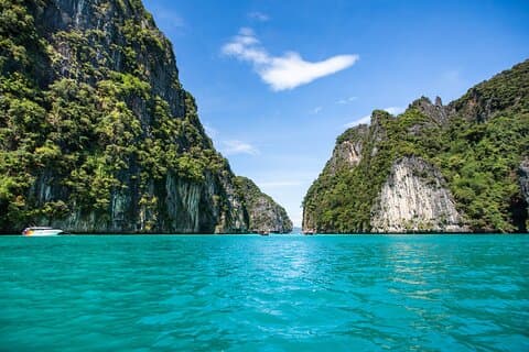 Whole Day Phi Phi Island Tour with Lunch