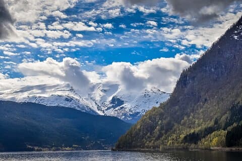 Privérondleiding langs de Hardangerfjorden en watervallen