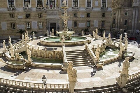 Recorrido privado con audioguía histórica y patrimonial en Palermo y Sicilia