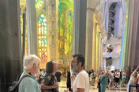 Luzes e Sombras da Sagrada Família com ingresso e guia