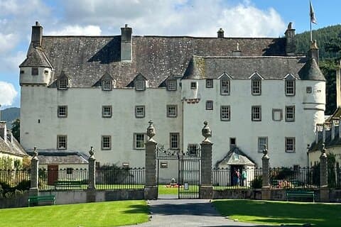 Traquair House, Dawyck Gardens and Border Private Day Guided Tour