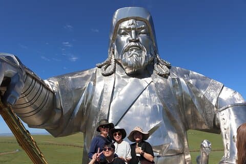 Heldag Chinggis Khaan Statue & Terelj NP Tour + Horseride, Eagle