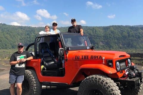 4x4ジープアドベンチャー付きマウントバトゥールサンライズツアー