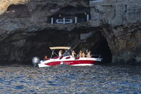 Fiesta exclusiva en barco de 4 horas en Polignano a Mare