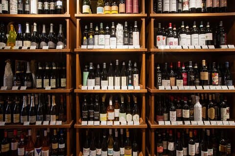 Experiencia de cata de vinos y gastronomía en Milán
