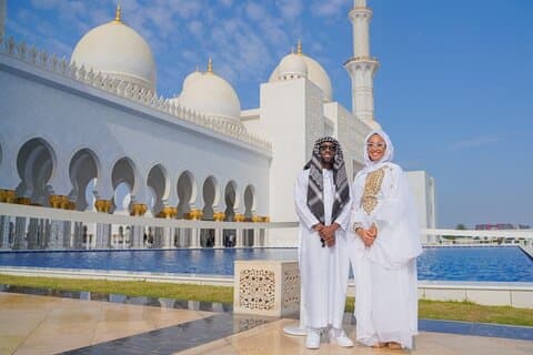 Tour panoramico di un giorno intero della città di Abu Dhabi da Dubai con guida