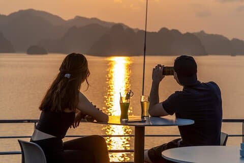 Tour di lusso al tramonto nella baia di Lan Ha, kayak, scivoli d'acqua e jacuzzi