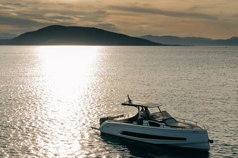 Croisière privée en bateau au coucher du soleil sur la Riviera athénienne