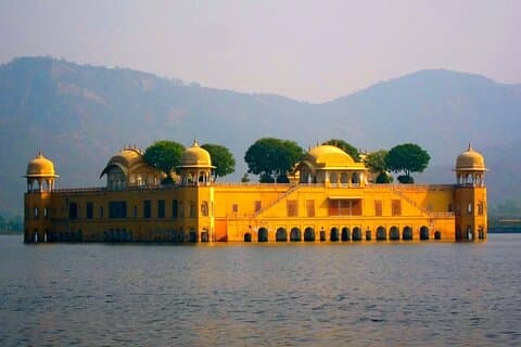 Jaipur : Höjdpunkter i heldagsstaden med guide och lunchbuffé