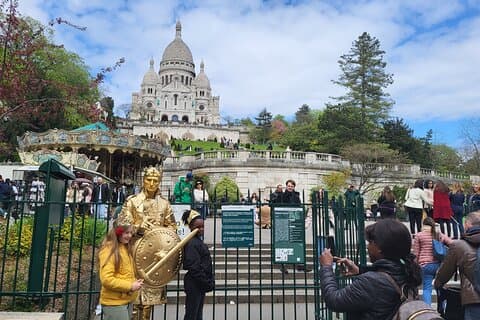 Passeio a pé por Montmartre para famílias com crianças