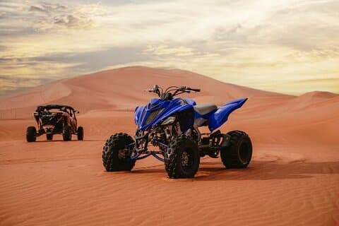 Quad Biking Dubai con Safari nel deserto Dune Bashing Camel Ride
