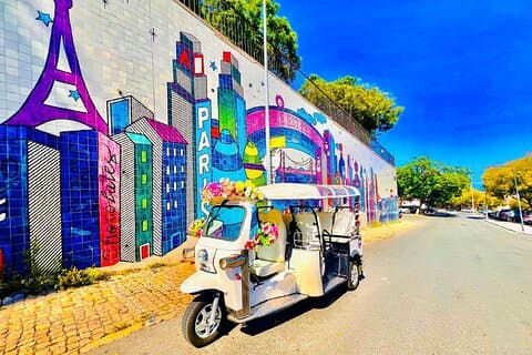 Aventura histórica Tuk Tuk en Lisboa con fotos polaroid gratis