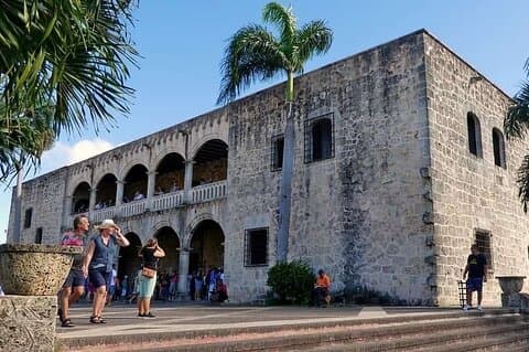 Recorrido histórico por la ciudad de Santo Domingo con almuerzo incluido