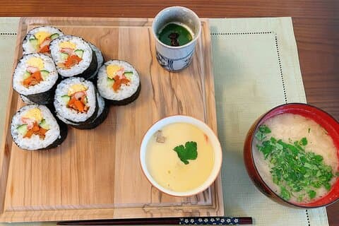 7 uur durende privérondleiding door Tokio en ervaring met het maken van sushirollen