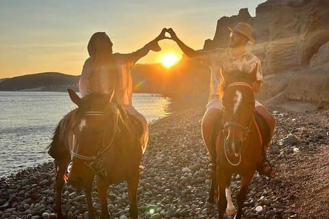 Passeggiate a cavallo a Santorini, degustazione di vini e autentico tour delle tapas