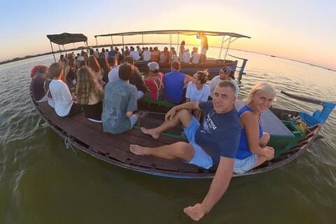 Excursion au lagon, coucher de soleil et promenade en bateau.