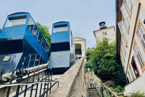 Zagreb Small-Group Walking Tour med WW2 Tunnels & Funicular