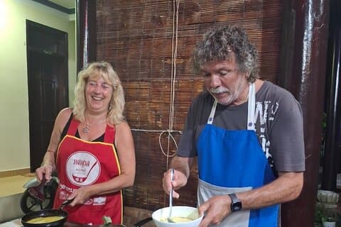 Découvrez le cours de cuisine du village d'herbes de Tra Que à Hoi An