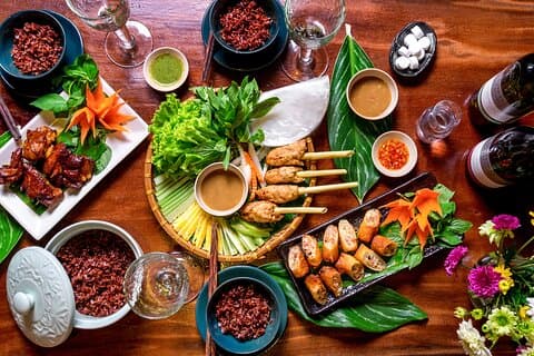 Geniet van de traditionele en authentieke Vietnamese lunch of diner in een lokale villa