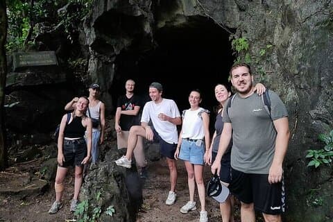 Explora el Parque Nacional Cuc Phuong: una aventura de senderismo guiada