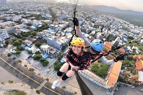 ダナン モンキーマウンテンでのプライベートパラグライダー体験
