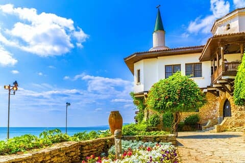 Heldags privat tur Aladzha, Balchik, Cape Kaliakra og Varna