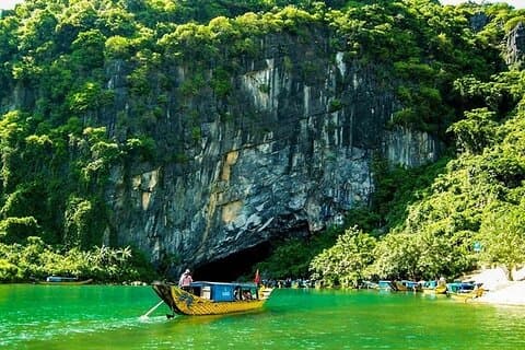 Private Day Trip from Hue to Phong Nha & Paradise Cave
