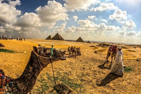 ハルガダ発ギザのピラミッドへのプライベート日帰り旅行