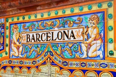 Tour a piedi delle attrazioni imperdibili di Barcellona con una guida