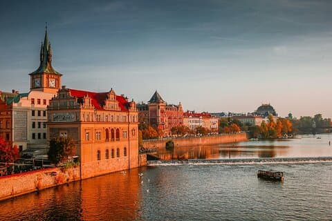 VIP Prague tour: Vintage car, Lunch, Castle, Old Town, Dancing h.