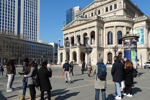 Frankfurt ligger lige for dine fødder. Oplev den finansielle hovedstad med eksperter.