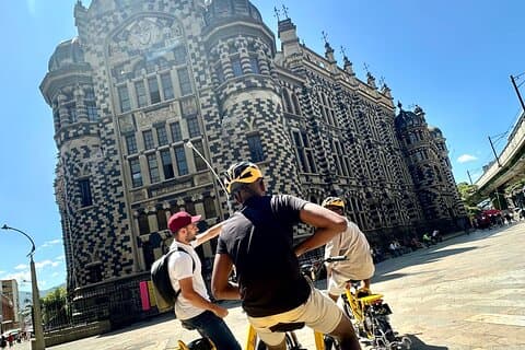 Medellin privat e-cykeltur med gourmetlunch ingår.