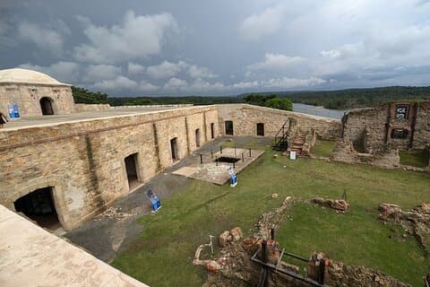 Excursão de dia inteiro ao Forte San Lorenzo e expansão do canal (Aqua Clara) com guia particular