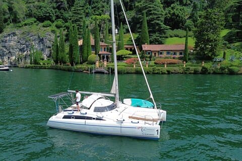 4h Catamaran Private Tour & Cruise on Lake Como with Aperitif
