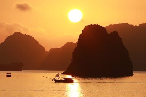 Crucero 4 estrellas 2 días 1 noche Bai Tu Long Bay Viaje desde Hanói