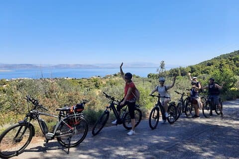 Desde Atenas : Tour de un día en bicicleta eléctrica y caminata por la isla de Egina