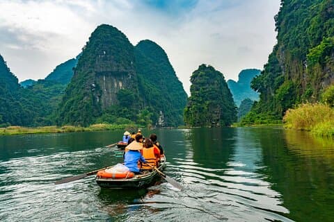 Excursão de um dia em Ninh Binh: Hotéis perto de Dia Tang Phi Lai, Cay Thi Pagoda & Trang An