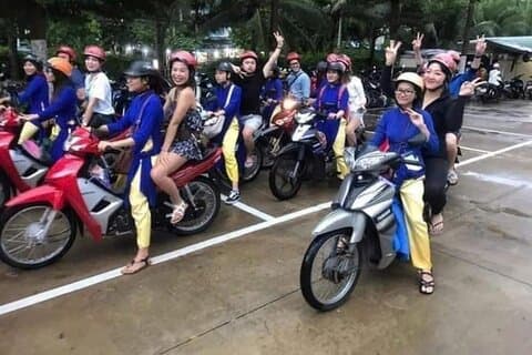 Recorrido gastronómico nocturno por DaNang: visita turística con Aodai Lady Rider Private