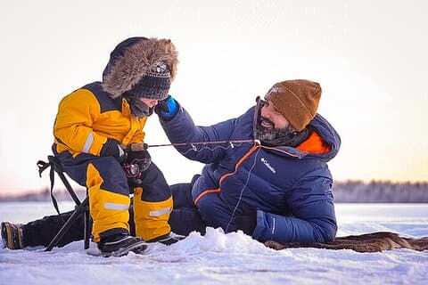 Snöskoter- och isfiskeutflykt (privat tur)