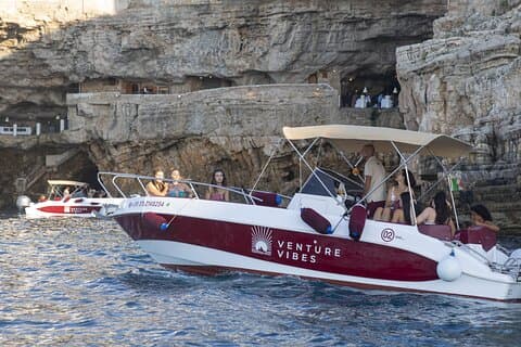 Exklusives 7,5-stündiges Bootsparty-Erlebnis in Monopoli