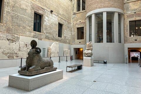 Berlin Neues Museum's Treasures with Nefertiti Bust Private Tour