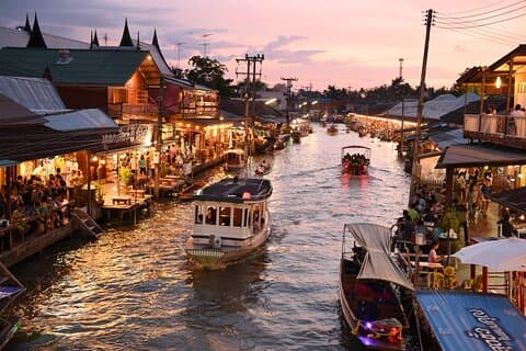 Excursión privada de 2 días al mercado ferroviario de Maeklong, Amphawa y Ayutthaya