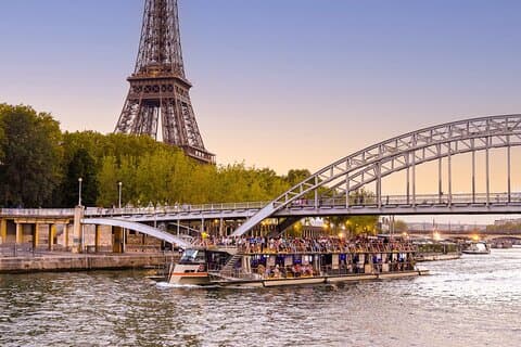 Seine River Sightseeing Cruise and Dinner at Le Bistro Parisien