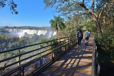 Beyond Iguassu Falls, besøk Iguassu Falls med det beste selskapet