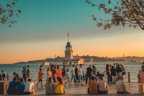 Asien-tur i Istanbul med en guide omfavn lokal kultur